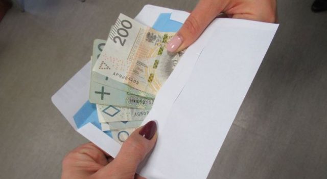 Kulisy samorządu: Płacisz-pracujesz