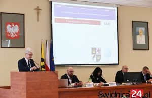 Mówił o „pożytecznych idiotach i sprzymierzeńcach Putina”. Radni sugerują wiceministrowi, żeby zajął się swoimi obowiązkami a nie obrażaniem mieszkańców