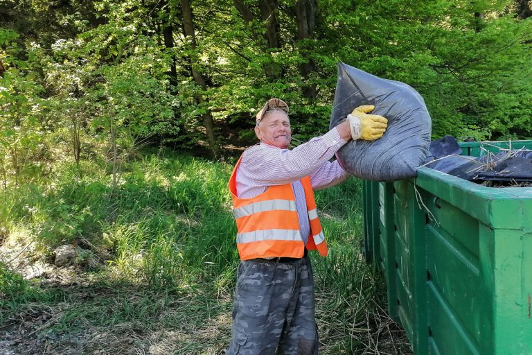 Zebrał już 189 ton śmieci. Waldemar Woźniak nie ustaje w walce z dzikimi wysypiskami [FOTO]