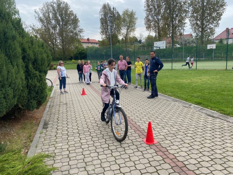 400 uczniów gminy Świdnica w drodze po kartę rowerową