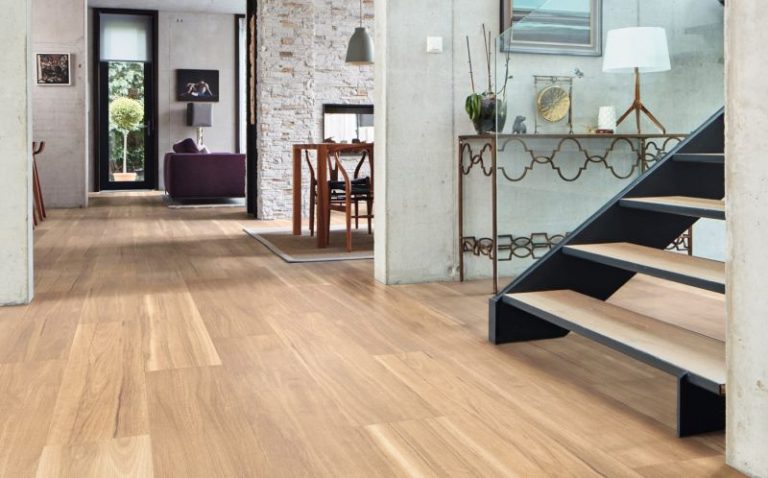 Panele LVT – poznaj wady i zalety paneli winylowych!