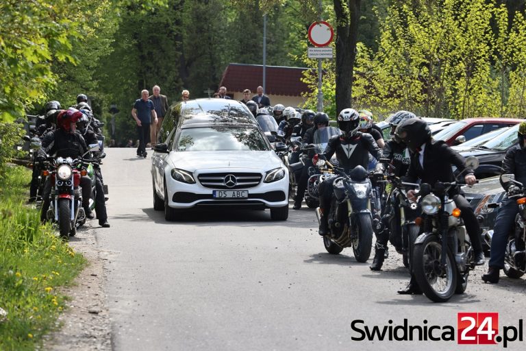 Motocykliści odprowadzili kolegę w ostatnią drogę [FOTO]