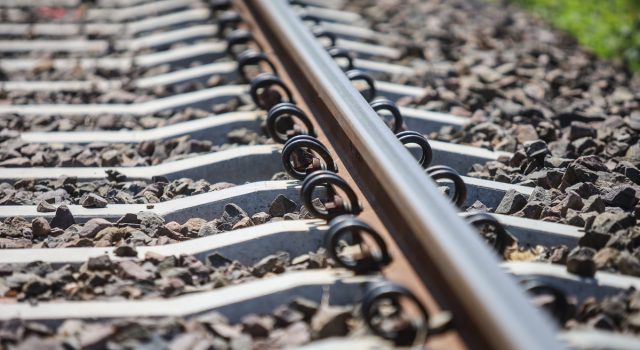 Kim był mężczyzna śmiertelnie potrącony przez pociąg? Najnowsze ustalenia śledczych