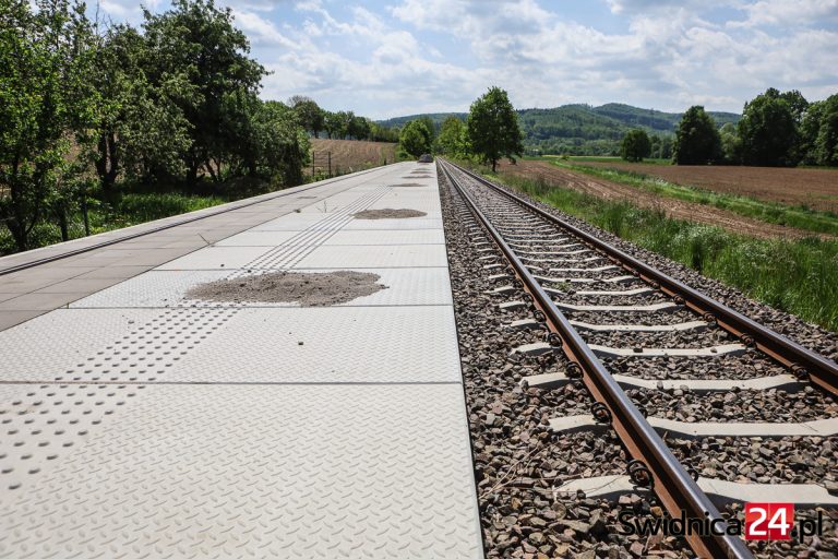 Po cichutku od soboty po 30 latach wraca pociąg na trasę Świdnica-Jedlina Zdrój. Jest jednak niespodzianka od Klubu Sympatyków Kolei