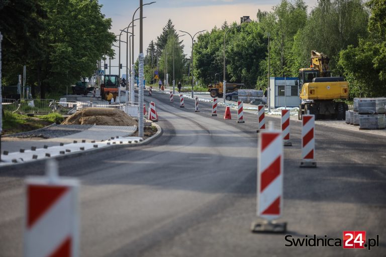 Samorządowi liderzy inwestycji. Spadek Świdnicy w najnowszym rankingu, wysoka lokata Dobromierza