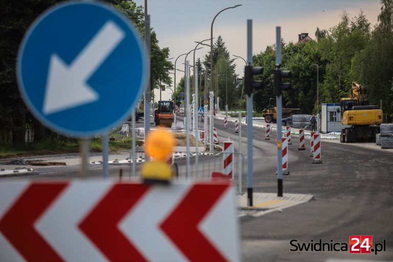 Coraz bliżej zakończenia remontu ulicy Sikorskiego. W środę wraca ruch dwukierunkowy [FOTO]