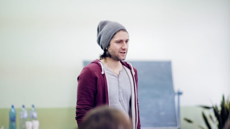 Alchemia Teatralna. Warsztaty dramatopisarskie z Mateuszem Pakułą