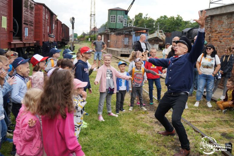 „Stoi na stacji lokomotywa” czyli Dzień Dziecka w Muzeum Kolejnictwa. Atrakcje dla najmłodszych również w weekend [FOTO]