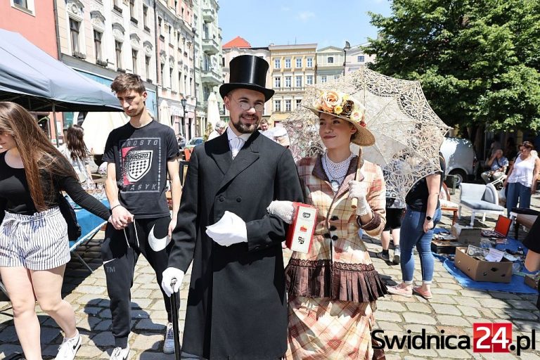 Znał ponad 100 języków. Rekonstruktorzy zaprosili na spacer z Emilem Krebsem [FOTO]