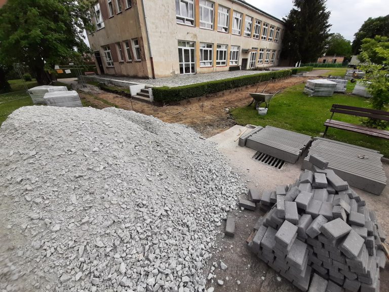 Budują plac zabaw dla przedszkolaków