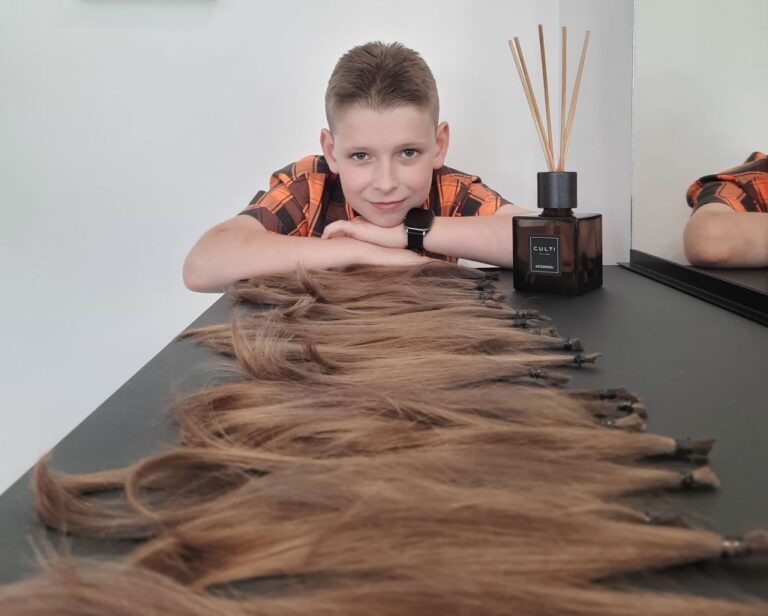 Jakub ze Szkoły Podstawowej nr 8 zapuścił włosy dla chorych dzieci