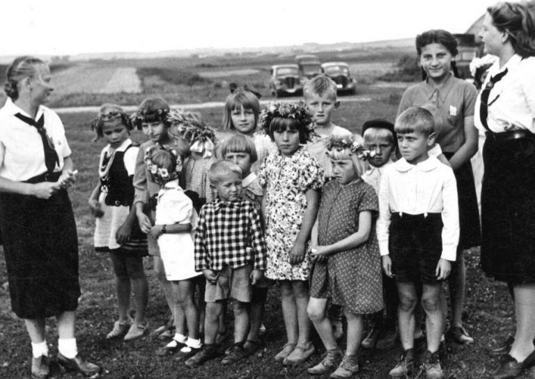 Jaki był los dzieci odebranych rodzinom przez niemieckie władze okupacyjne podczas II wojny światowej? Nowe e-publikacje i podcasty