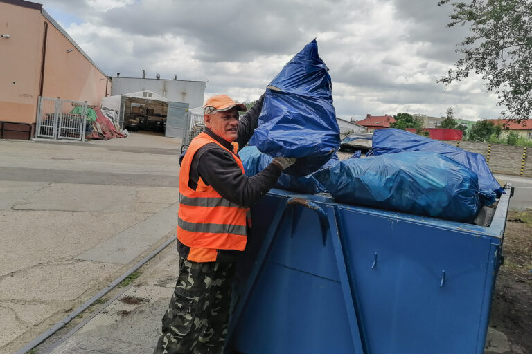 Waldemar Woźniak wyzbierał ponad 5 ton na jednej ze świdnickich ulic [FOTO]