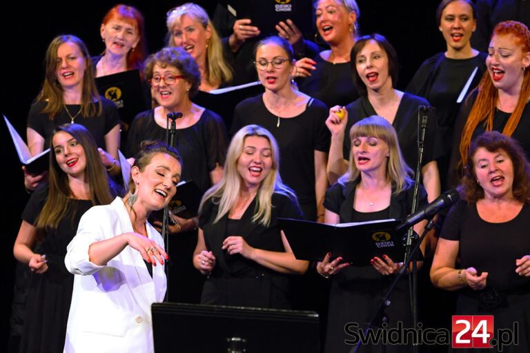 Dziki Chór zaśpiewa świątecznie. Koncert już w piątek w teatrze