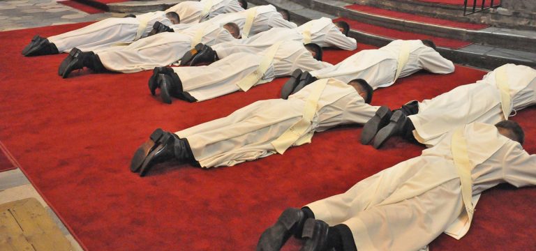 Mało kandydatów na księży. Arcybiskup łączy seminaria we Wrocławiu, Legnicy i Świdnicy