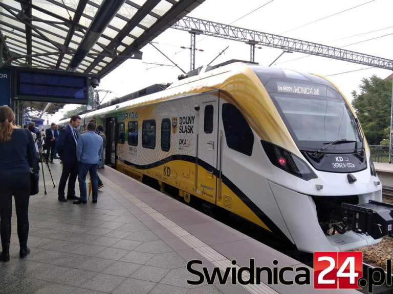 Po ponad 20 latach pierwszy pasażerski pociąg wyruszył z Wrocławia przez Sobótkę do Świdnicy [FOTO]