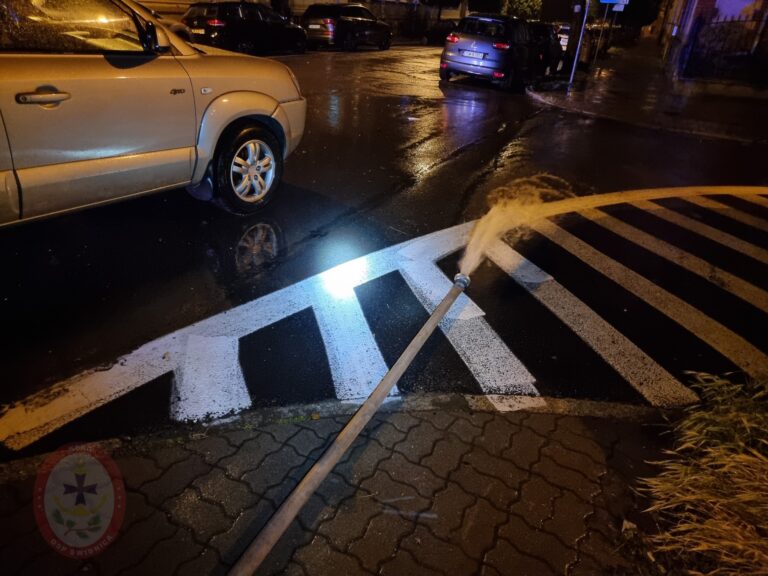 Bilans nocnej burzy nad regionem: zalane piwnice i podwórka, awarie energetyczne. Najbliższe dni znów upalne [FOTO]