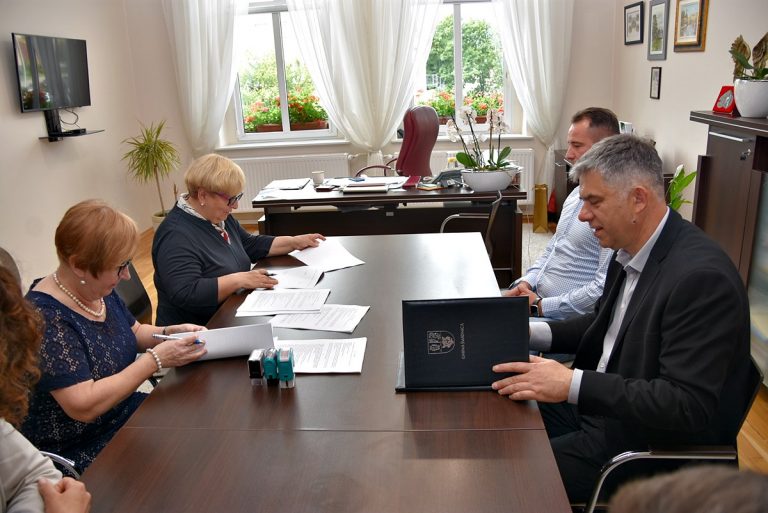 15 milionów złotych na salę gimnastyczną, nową remizę i boisko