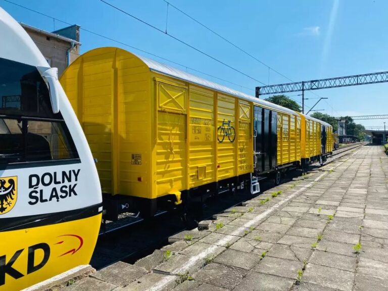 Z jednośladem do pociągu. Wagony rowerowe w ten weekend zadebiutują na trasie Świdnica-Sobótka-Wrocław