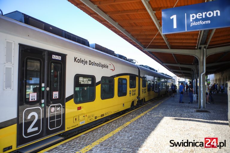 Świdnica Miasto w dwudziestce najruchliwszych stacji w województwie. Ilu podróżnych skorzystało z przejazdów koleją?