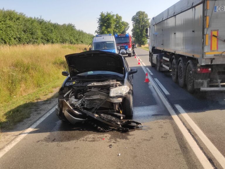 Trzy pojazdy „spotkały się” na trasie ze Świdnicy do Strzegomia [FOTO]