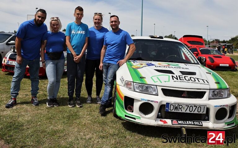 Złomek i motoferajna dla Damiana! Do wieczora na osiedlu Zawiszów potrwa charytatywny piknik [FOTO]