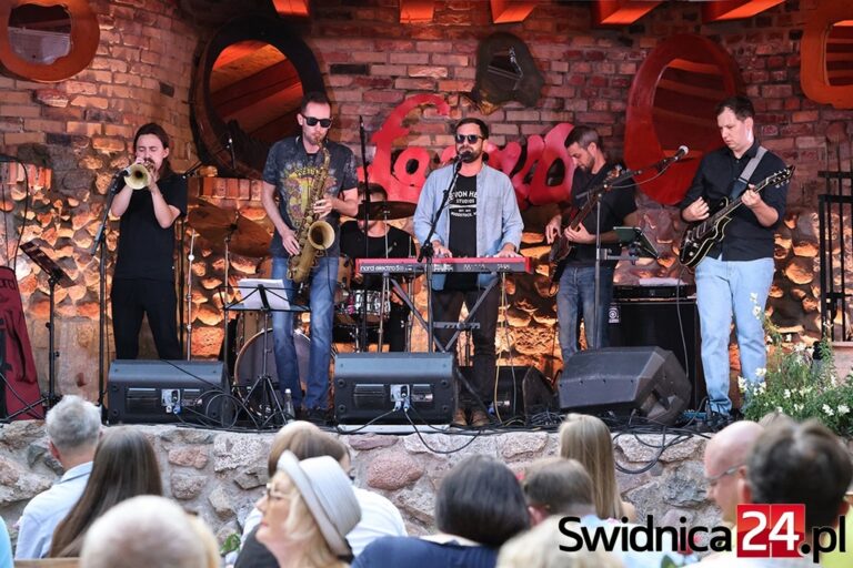 Nowojorczyk Nat Osborn i jego zespół zawładnęli publicznością. Za nami rewelacyjny koncert w Świdnicy [FOTO]