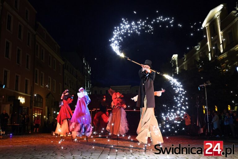 Spektakle pod gwiazdami. Zbliża się 25. edycja Festiwalu Teatru Otwartego [PROGRAM]