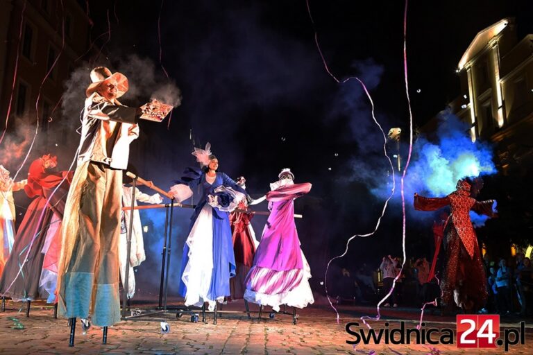 Widowiskowy bal na pożegnanie 24. Festiwalu Teatru Otwartego [FOTO]