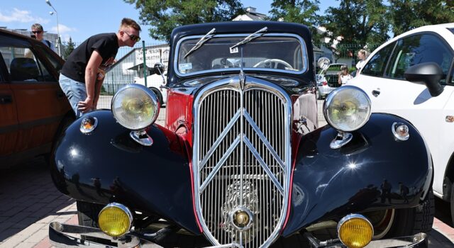 Perełki motoryzacji, pokaz ratownictwa i atrakcje dla najmłodszych. XI Żarowskie Spotkanie Miłośników Motoryzacji coraz bliżej