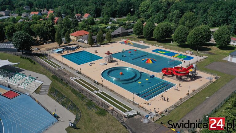 Sobotnie otwarcie basenu letniego pod znakiem zapytania. Brakuje opinii sanepidu [FOTO]
