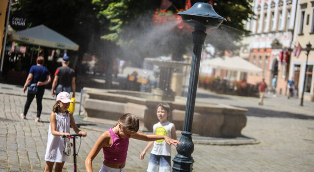 Temperatura sięgnie nawet 35°C. Jak sobie radzić w gorące dni? Gdzie szukać ochłody?
