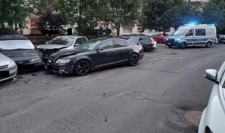 Staranował trzy samochody i uciekł. Kierowca tłumaczył się szokiem