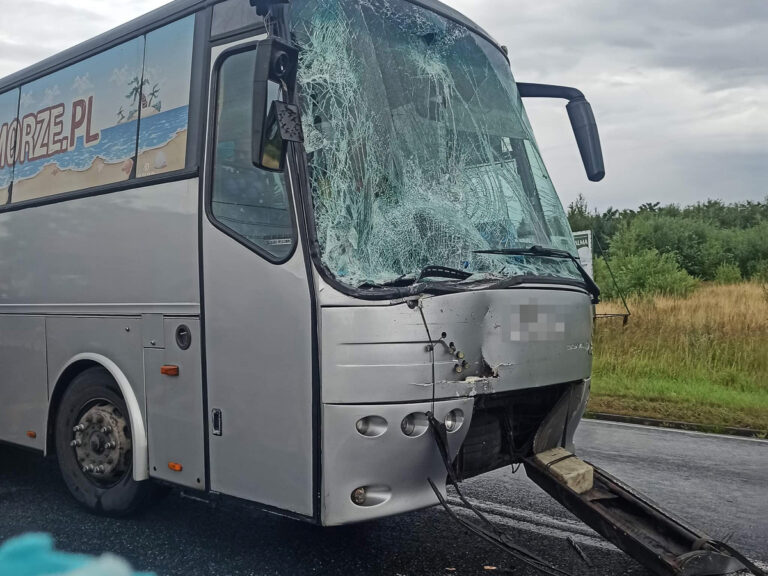 Wypadek z udziałem autokaru świdnickiego przewoźnika w woj. zachodniopomorskim [FOTO]