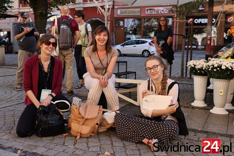 Ponad 150 rysowników uwieczni Świdnicę. Rozpoczął się I Festiwal Miejskiego Szkicowania [FOTO]