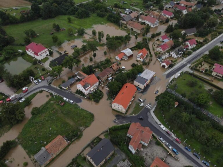 Napływają środki dla powodzian z gminy Marcinowice. GOPS informuje o zasadach udzielania pomocy