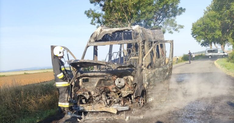 Bus spłonął doszczętnie