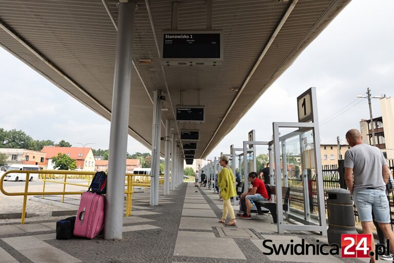 Zepsute windy, nieczynne tablice. I po nowoczesności w świdnickim Centrum Przesiadkowym [FOTO]