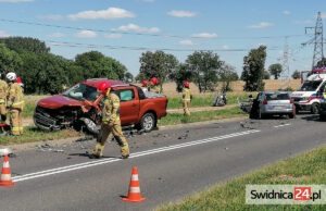 Poważny wypadek na ulicy Tadeusza Ząbka. Zderzyły się trzy auta