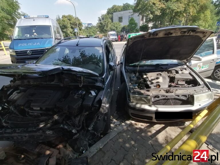 Zderzenie na skrzyżowaniu w Świdnicy [FOTO]