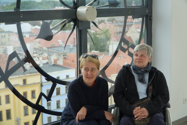 Janina Ochojska z turystyczną wizytą w Świdnicy. Kościół Pokoju „arcydziełem”, pochwała dla śródmieścia