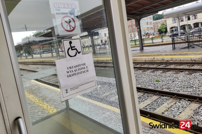 Co dalej z zepsutymi windami na stacji Świdnica Miasto? MZN odpowiada i wskazuje na państwowe koleje
