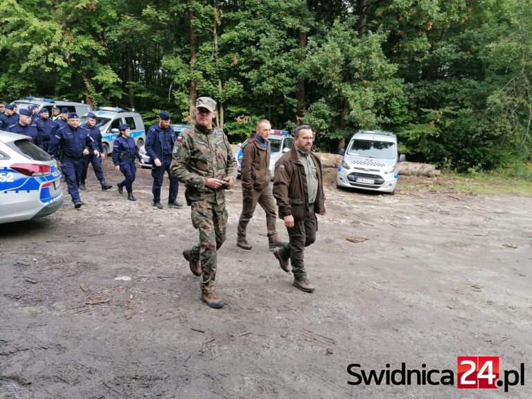 Ucieczka, obława, pożary. Służby ćwiczą w lesie modliszowskim [FOTO]