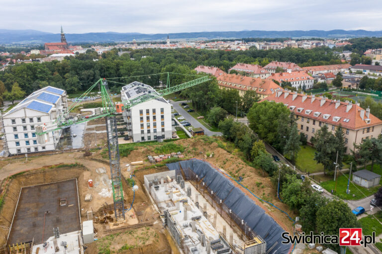Nowe osiedle się rozrasta, ruch aut coraz większy. Radny ostrzega przed komunikacyjnym paraliżem