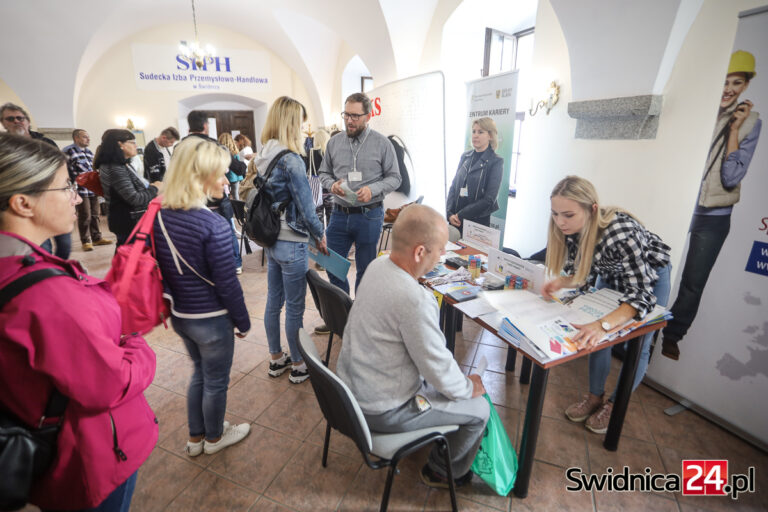 Szukasz pracy? Kilkaset ofert oraz porady podczas świdnickich targów [FOTO]