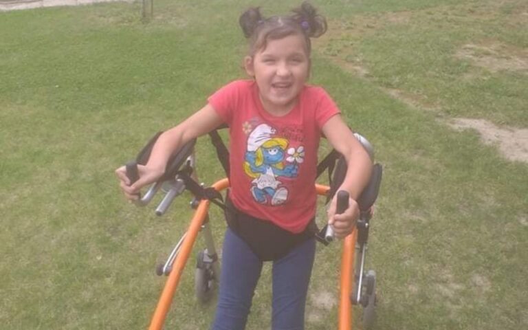 Milenka nie mogła doczekać się operacji w Polsce. Jest termin w Hiszpanii, potrzebna pomoc finansowa