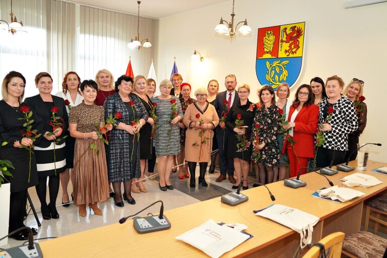 Dzień Edukacji Narodowej. Nauczyciele z gminy Świdnica nagrodzeni [FOTO]
