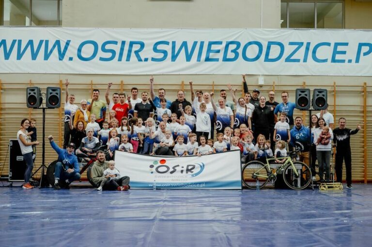 Udana zabawa podczas pikniku sportowego na zakończenie sezonu