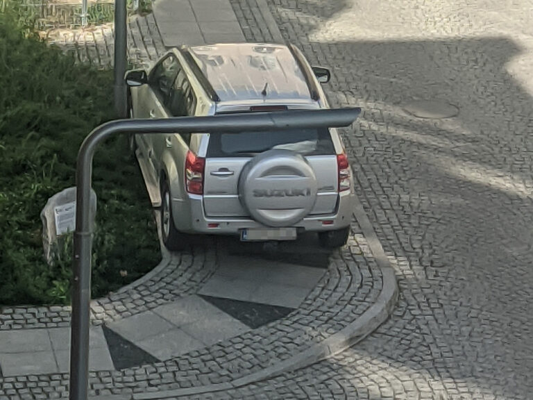 Mistrzowie parkowania [FOTO]