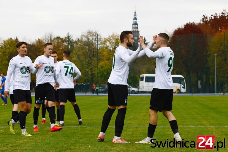 Wygrywamy pewnie derby regionu i wracamy na zwycięską ścieżkę! [FOTO/VIDEO]